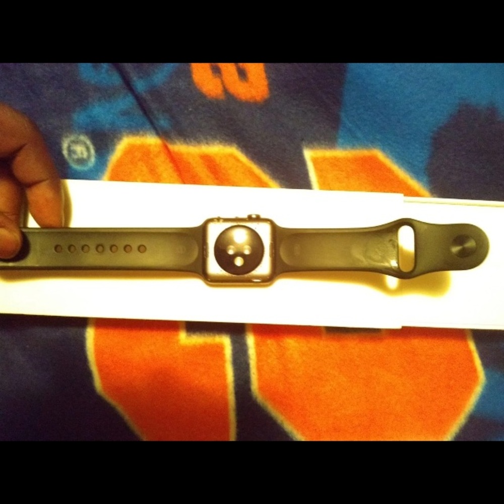Apple Watch - Picture 3 of 3